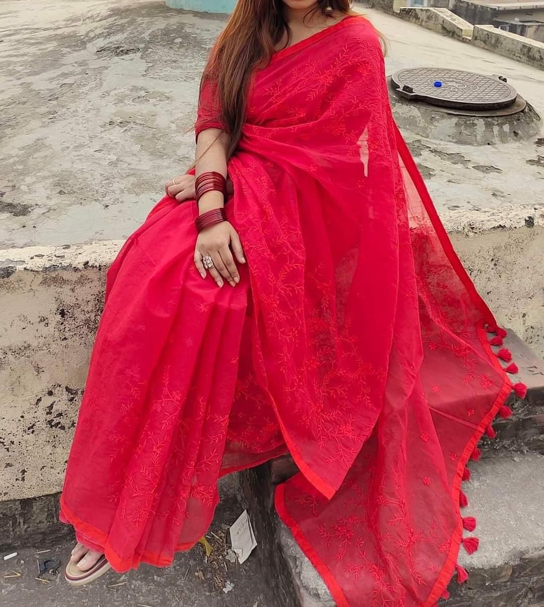 হাফসিল্ক শাড়ীতে এমব্রডারী কাজ করা