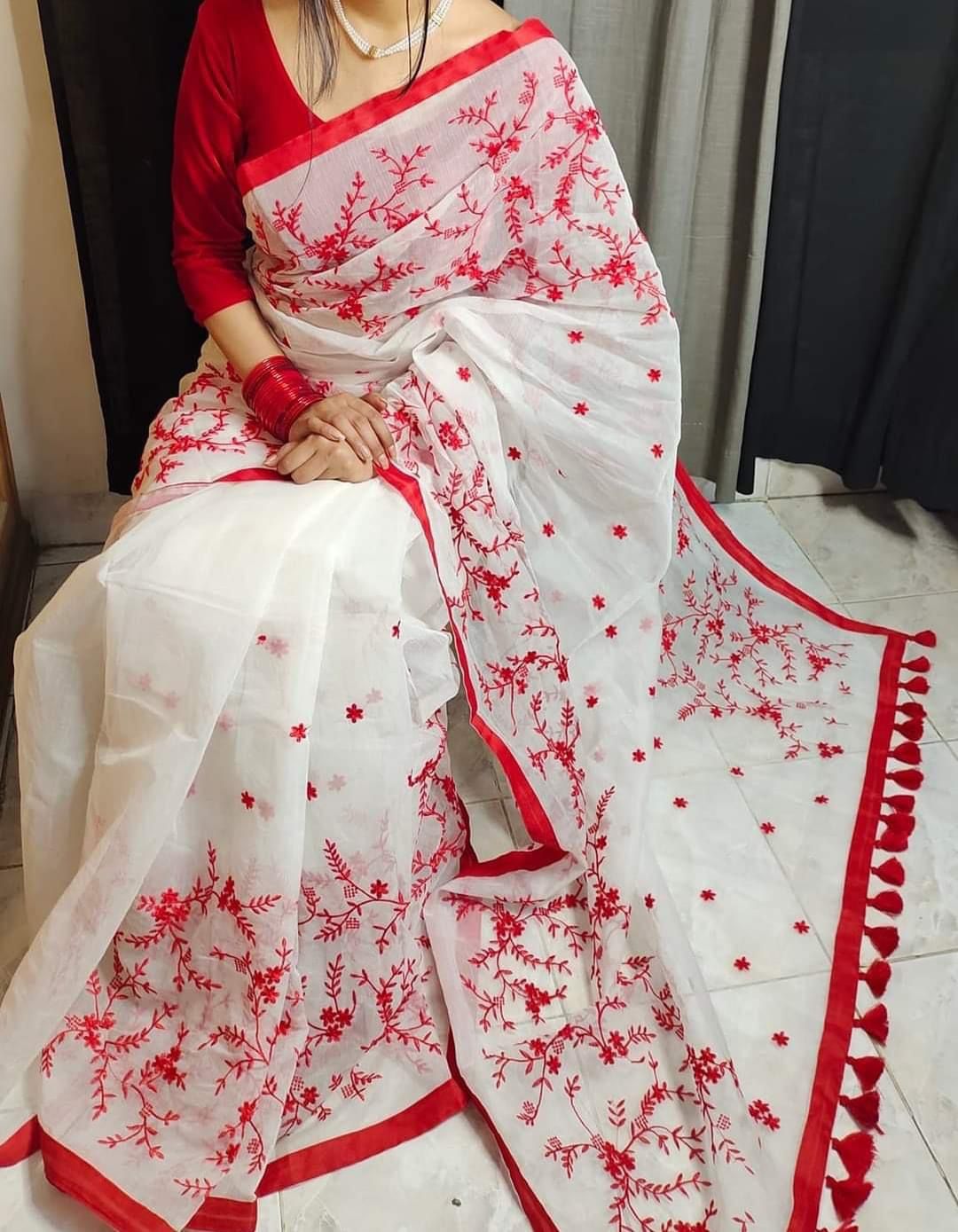 হাফসিল্ক শাড়ীতে এমব্রডারী কাজ করা