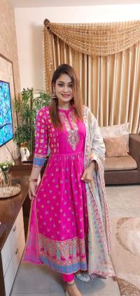 নাইরা কাট থ্রিপিস
