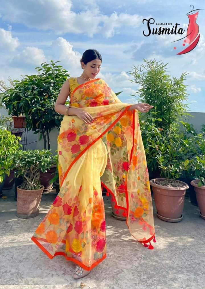 হাফসিল্ক শাড়ীতে  হ্যান্ডপ্রিন্ট তুলির কাজ করা