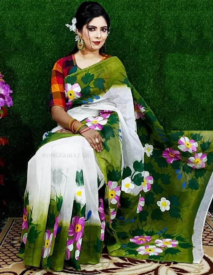 হাফসিল্ক শাড়ীতে  হ্যান্ডপ্রিন্ট তুলির কাজ করা