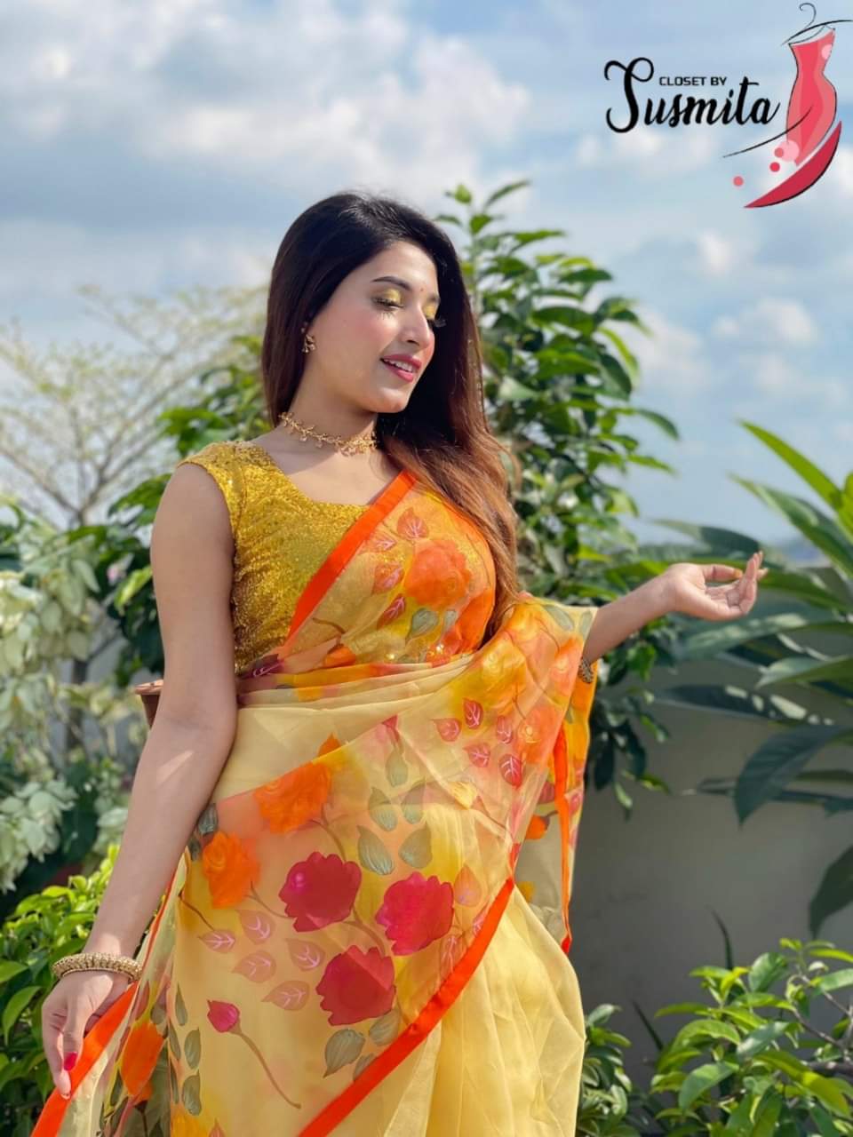 হাফসিল্ক শাড়ীতে  হ্যান্ডপ্রিন্ট তুলির কাজ করা