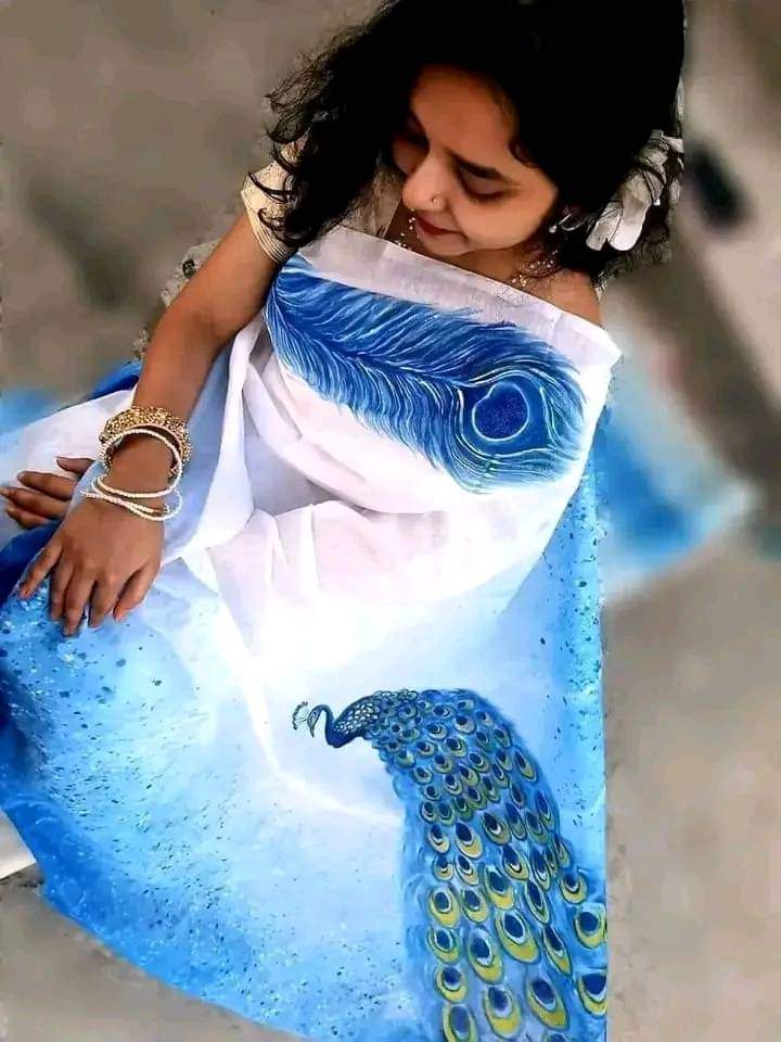 হাফসিল্ক শাড়ীতে  হ্যান্ডপ্রিন্ট তুলির কাজ করা
