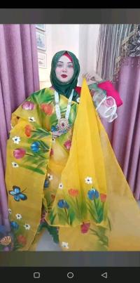 হাফসিল্ক শাড়ীতে  হ্যান্ডপ্রিন্ট তুলির কাজ করা