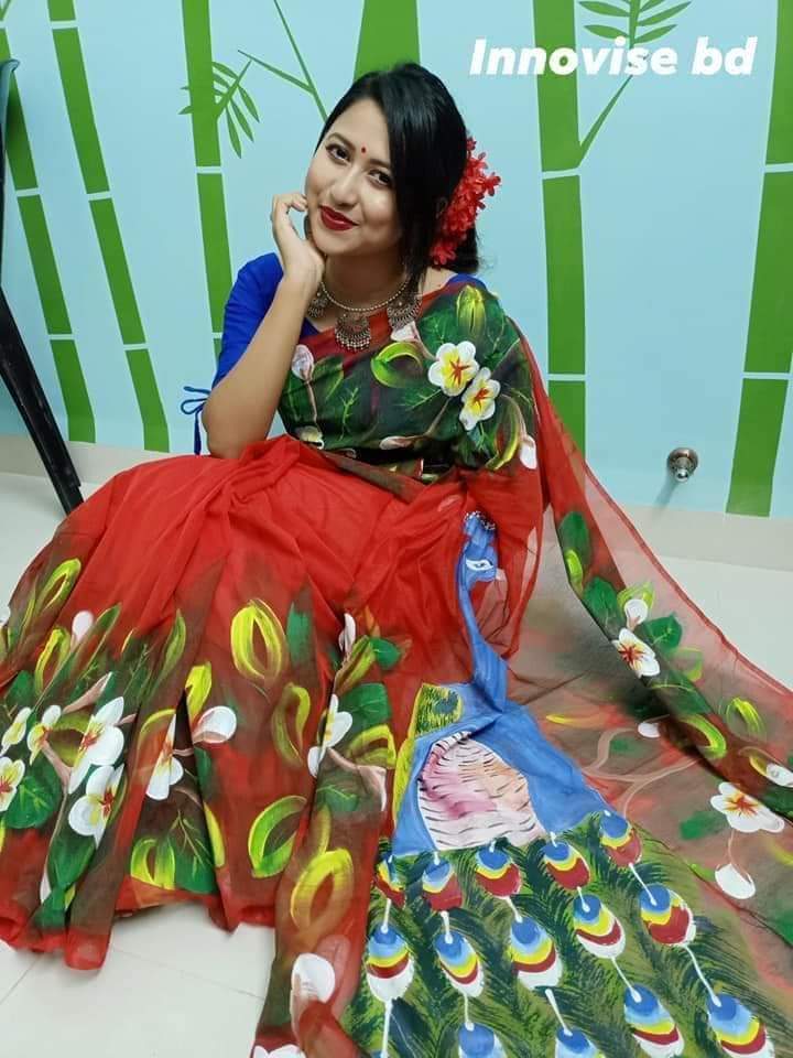 হাফসিল্ক শাড়ীতে  হ্যান্ডপ্রিন্ট তুলির কাজ করা