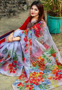 হাফসিল্ক শাড়ীতে  হ্যান্ডপ্রিন্ট তুলির কাজ করা