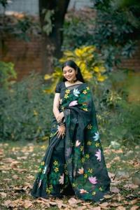 হাফসিল্ক শাড়ীতে হ্যান্ডপ্রিন্ট তুলির কাজ করা