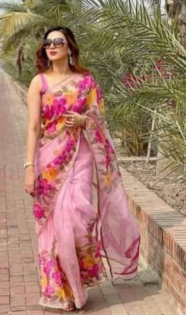 হাফসিল্ক শাড়ীতে হ্যান্ডপ্রিন্ট তুলির কাজ করা
