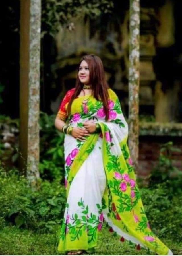 হাফসিল্ক শাড়ীতে হ্যান্ডপ্রিন্ট তুলির কাজ করা