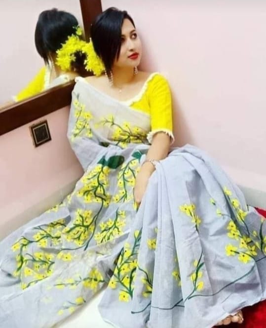 হাফসিল্ক শাড়ীতে হ্যান্ডপ্রিন্ট তুলির কাজ করা