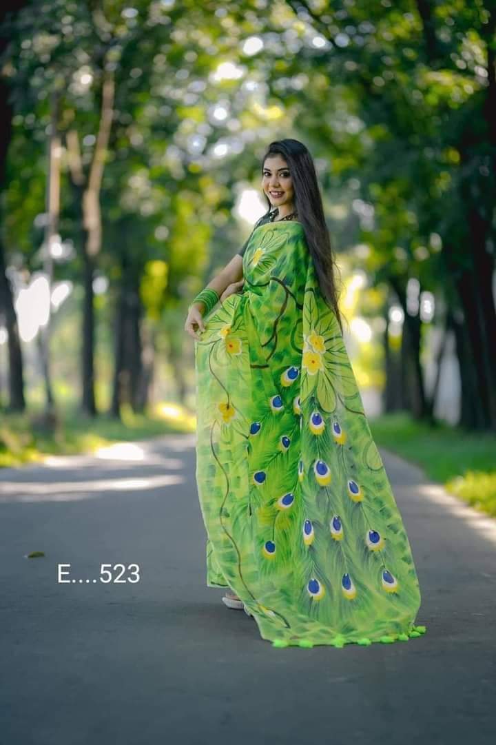 হাফসিল্ক শাড়ীতে হ্যান্ডপ্রিন্ট তুলির কাজ করা