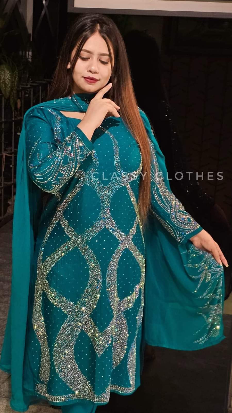 স্টোন থ্রি পিস