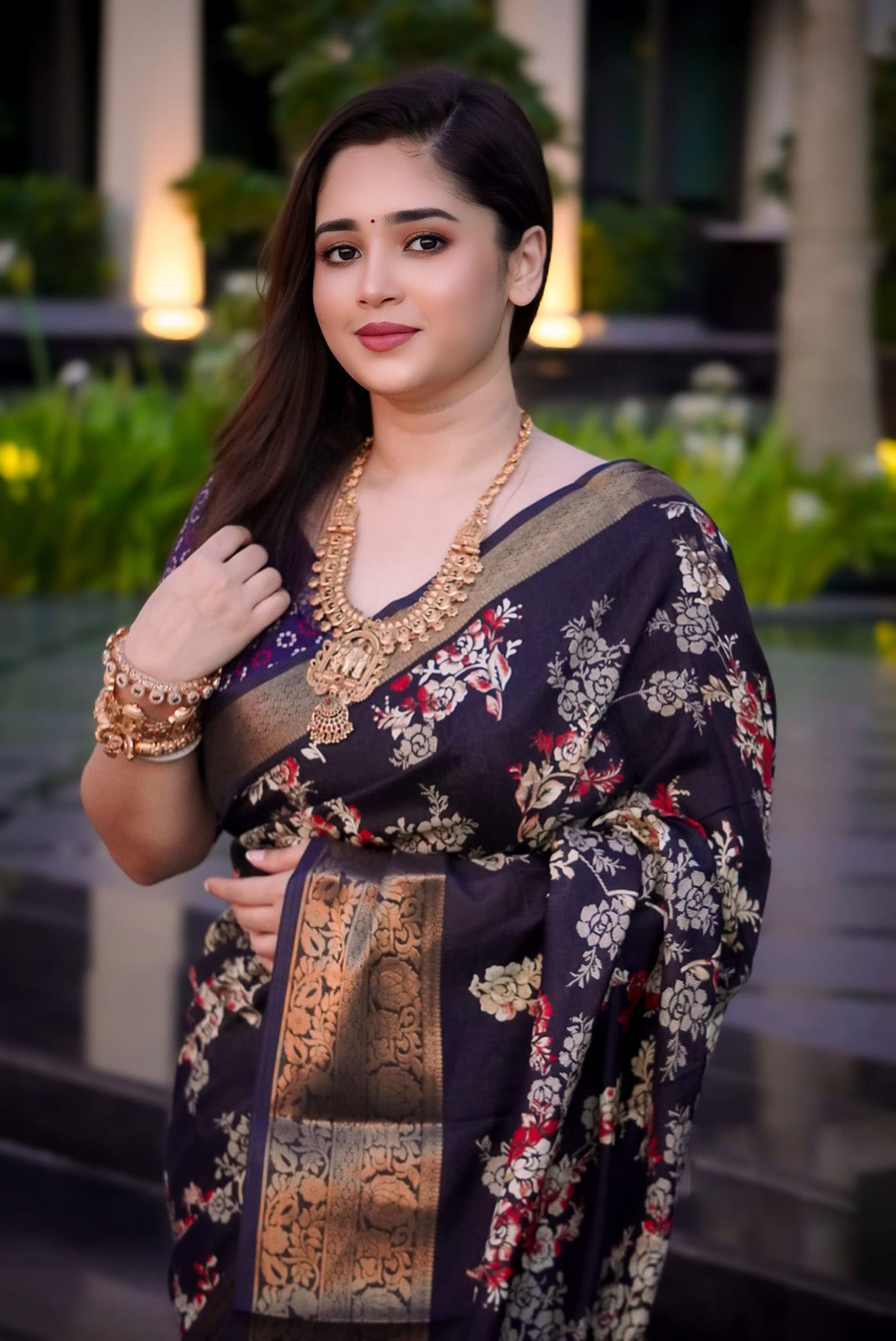 উন্নত মানের ধুপিয়ান শাড়ি | আফসান ও স্ক্রিন প্রিন্ট কাজ করা নান্দনিক ডিজাইন | ১৩ হাত লম্বা ও ব্লাউজ পিস সহ ক্লাসি কালেকশন