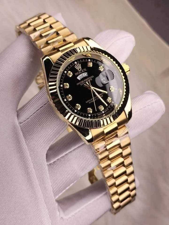 Gold Quartz  Watch For Men
