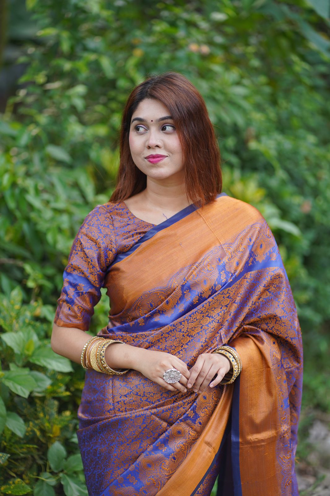 এক্সক্লুসিভ রয়্যাল ব্লু কাঞ্জিভরম কাতান সিল্ক শাড়ি | গোল্ডেন জরি পাড় ও বুটি কাজ | বিবাহ ও উৎসবের জন্য পারফেক্ট