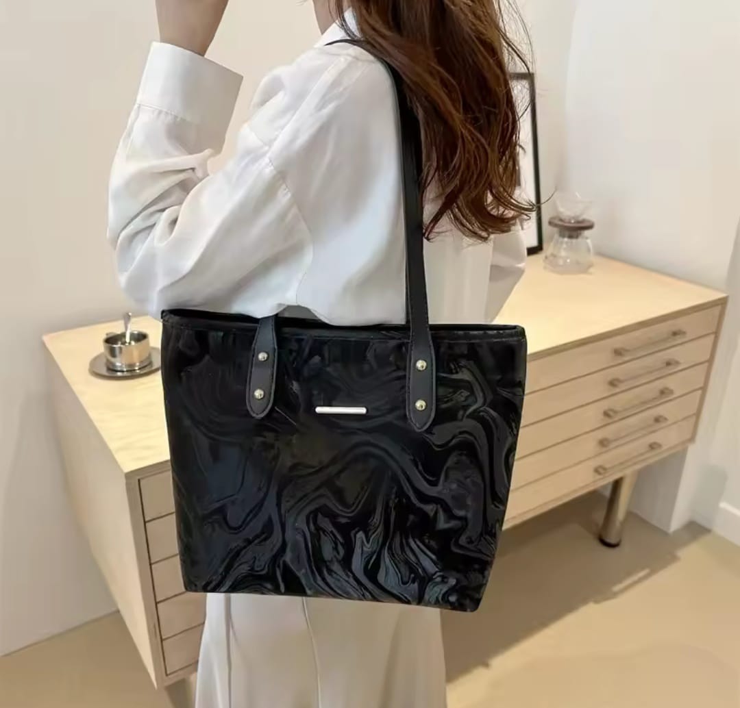 Luxury woman fashion tote bag