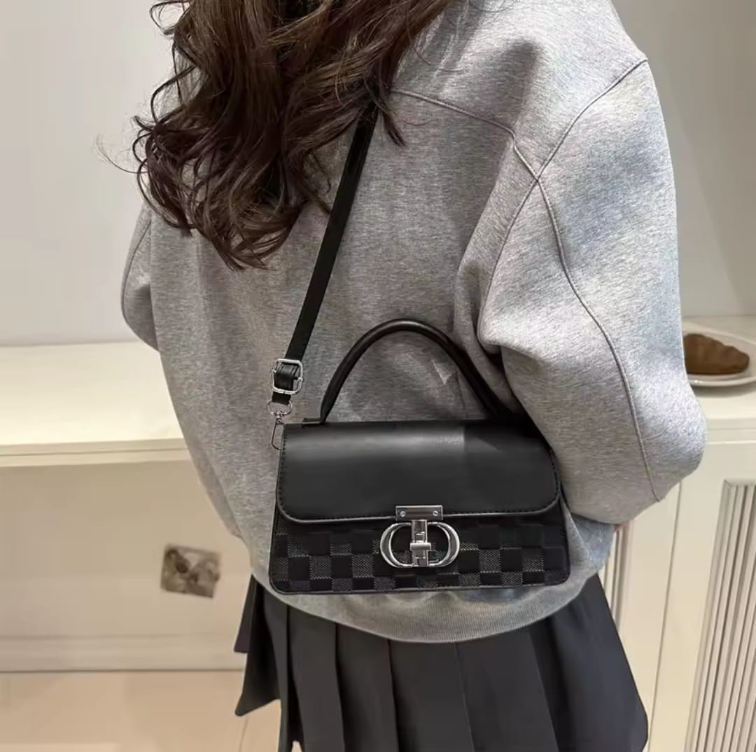 প্রিমিয়াম পিইউ লেদার স্টাইলিশ লেডিজ ব্যাগ | আধুনিক হ্যাভারস্যাক/ক্রস বডি ডিজাইন | দৈনন্দিন ও পার্টি ব্যবহারের জন্য পারফেক্ট