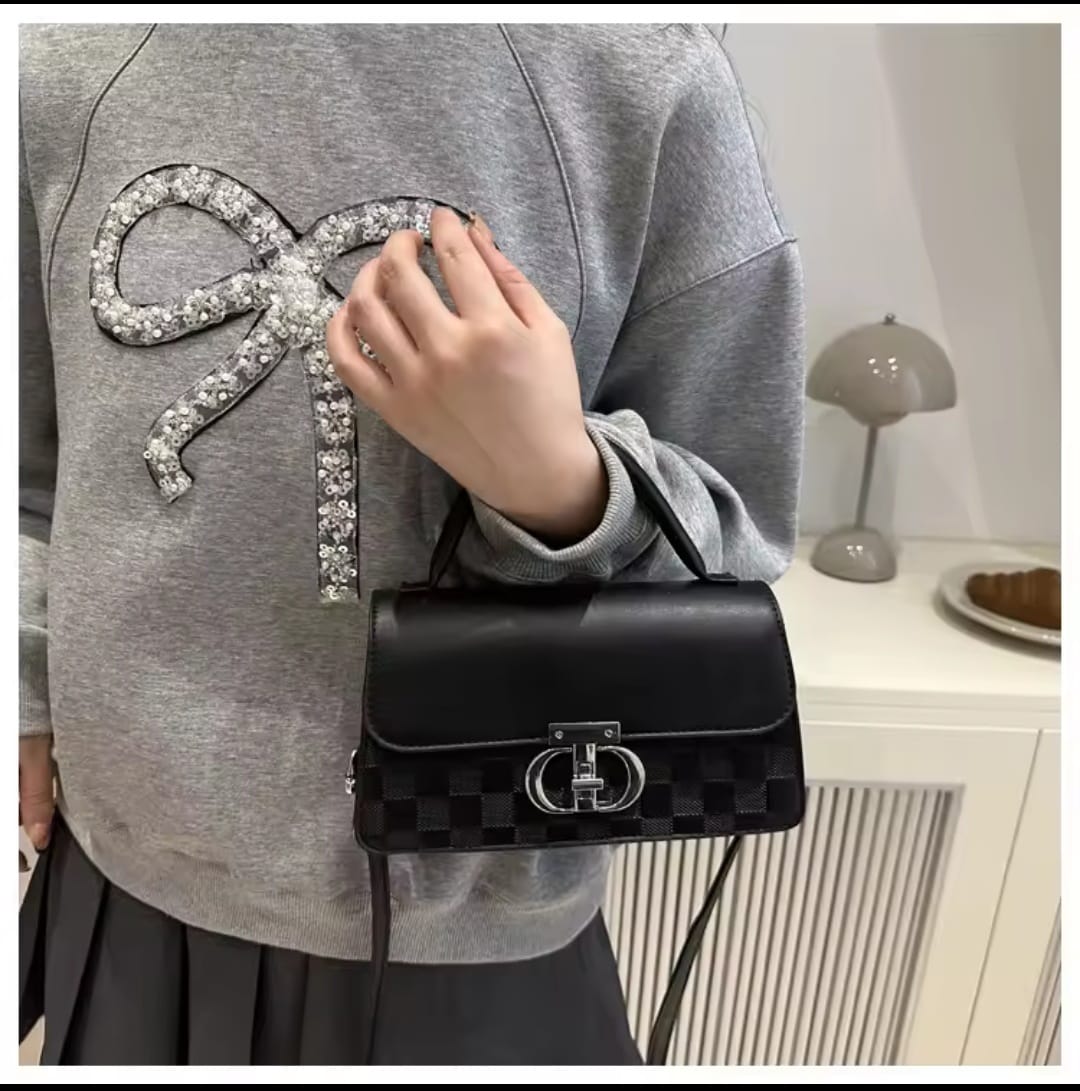 প্রিমিয়াম পিইউ লেদার স্টাইলিশ লেডিজ ব্যাগ | আধুনিক হ্যাভারস্যাক/ক্রস বডি ডিজাইন | দৈনন্দিন ও পার্টি ব্যবহারের জন্য পারফেক্ট