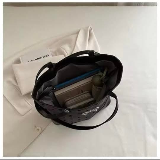 প্রিমিয়াম পিইউ লেদার স্টাইলিশ লেডিজ ব্যাগ | আধুনিক হ্যাভারস্যাক/ক্রস বডি ডিজাইন | দৈনন্দিন ও পার্টি ব্যবহারের জন্য পারফেক্ট