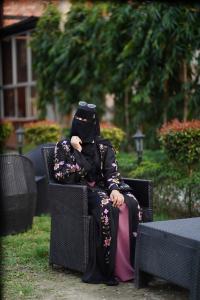 Muslima Dubai Embroidered Burqa Set – Full 5-Piece Premium Collection