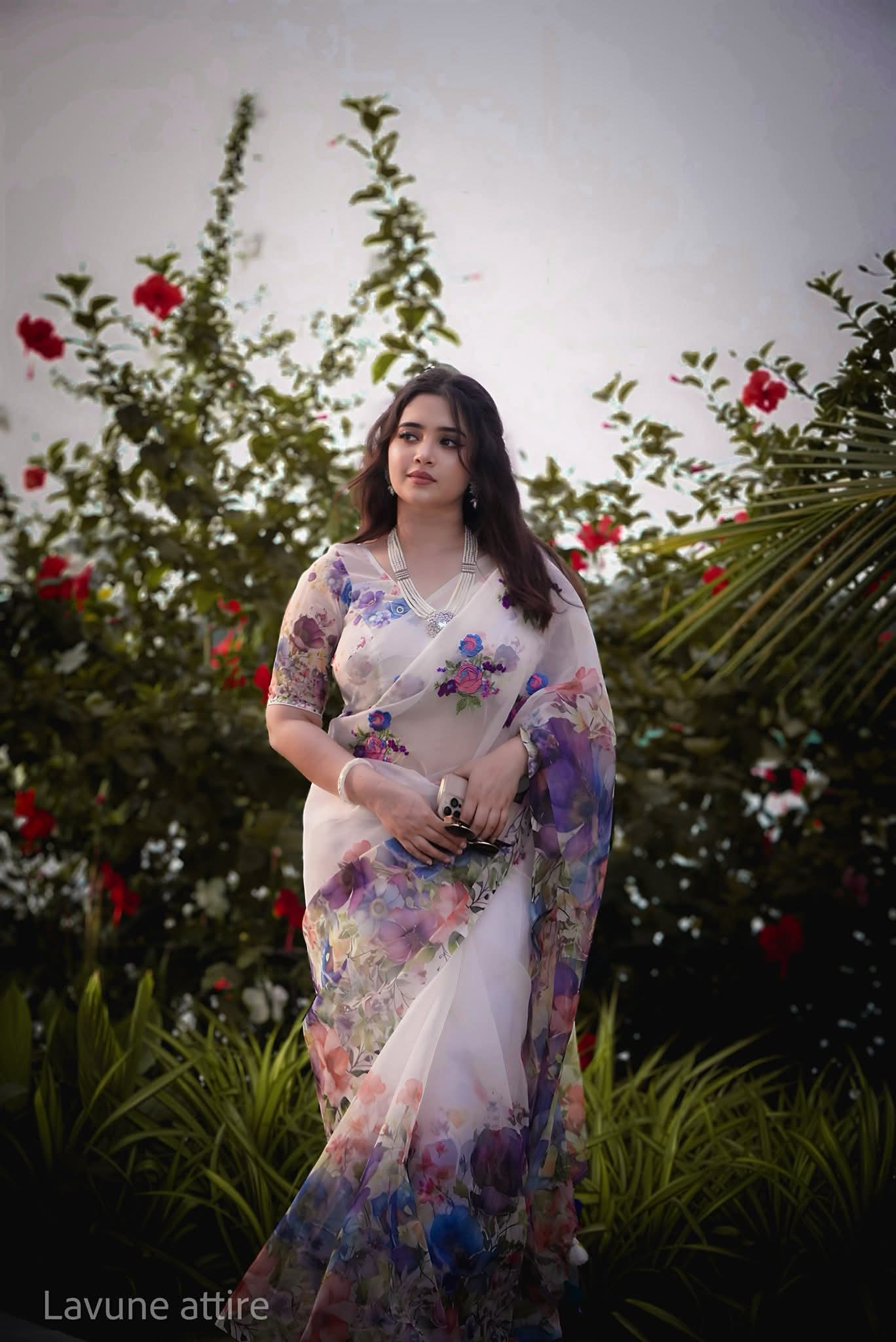 প্রিমিয়াম চান্দেরী সিল্ক ফ্লোরাল ডিজিটাল প্রিন্ট শাড়ি | ব্লাউজ পিস সহ সফট পার্টি ওয়্যার | এলিগেন্ট লুক