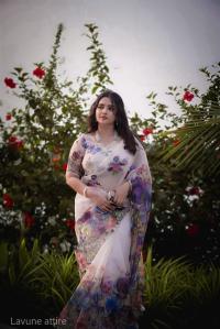 প্রিমিয়াম চান্দেরী সিল্ক ফ্লোরাল ডিজিটাল প্রিন্ট শাড়ি | ব্লাউজ পিস সহ সফট পার্টি ওয়্যার | এলিগেন্ট লুক