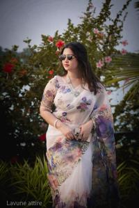 প্রিমিয়াম চান্দেরী সিল্ক ফ্লোরাল ডিজিটাল প্রিন্ট শাড়ি | ব্লাউজ পিস সহ সফট পার্টি ওয়্যার | এলিগেন্ট লুক