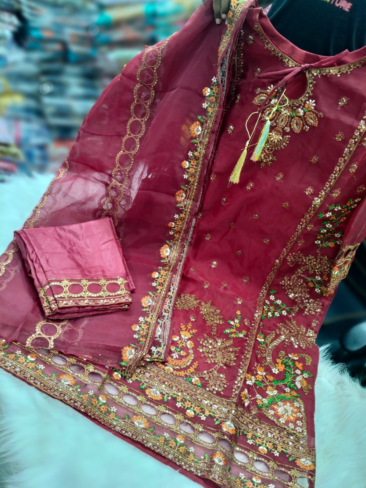 Pakistani Design 4-Piece Sada Bahar Tissue Set 01