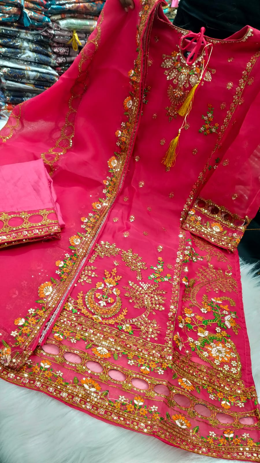 Pakistani Design 4-Piece Sada Bahar Tissue Set 02