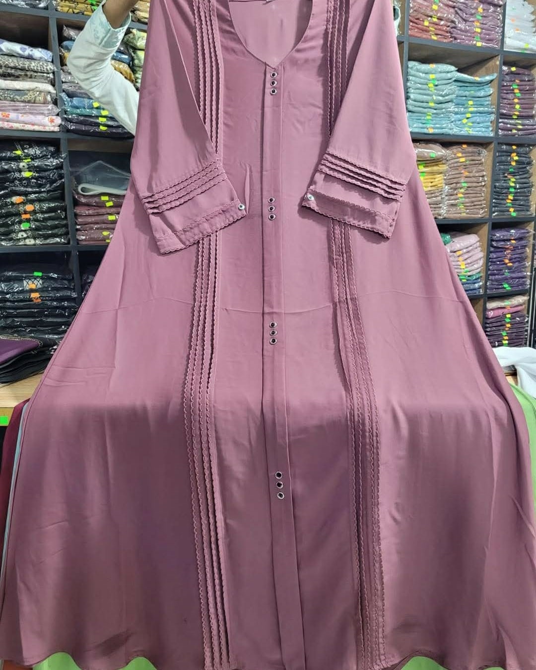 Student Budget Dubai Cherry Borka 03