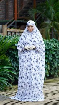 Salah long khimar