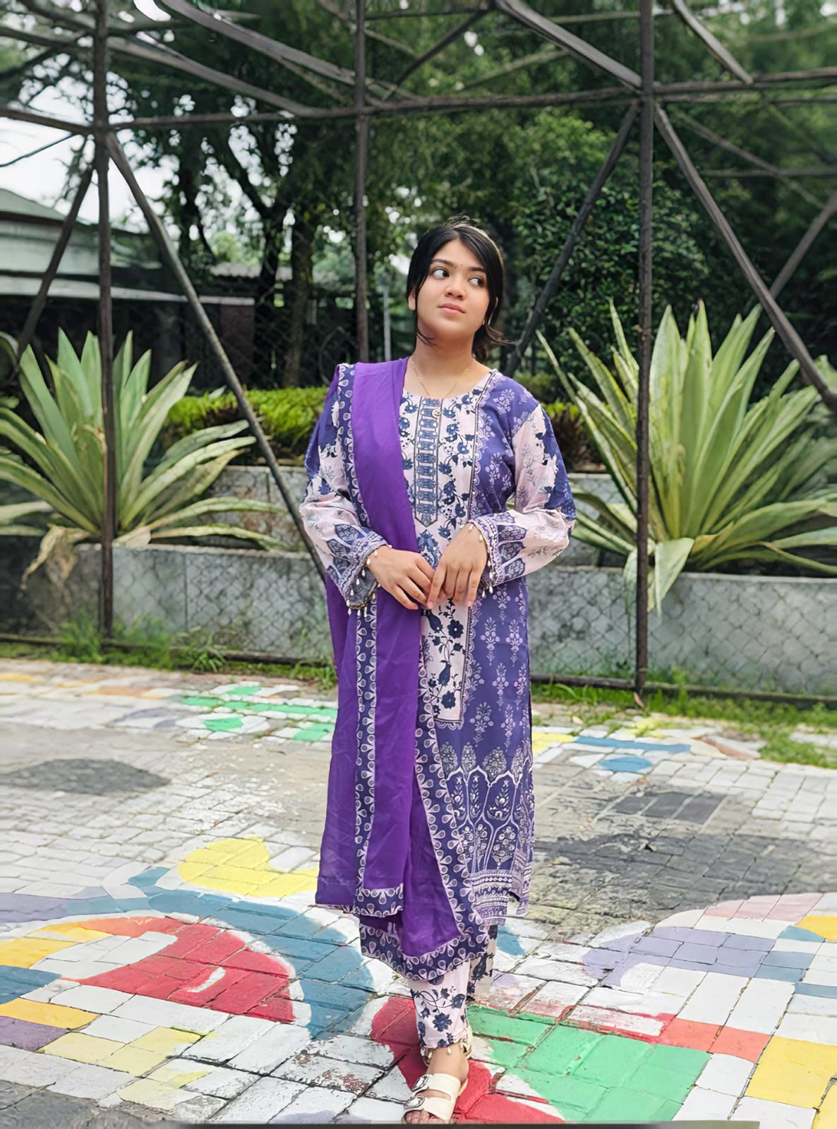 প্রিমিয়াম দুবাই সিল্ক থ্রি পিস | ফুল বডি মিরর ও কারচুপির কাজ (স্টিচড) - কালার গ্যারান্টি