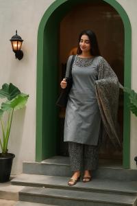 প্রিমিয়াম কটন রেডিমেড থ্রি পিস সেট | আরামদায়ক সালোয়ার কামিজ ও ডিজিটাল প্রিন্ট ওড়না সহ | সাইজ ৩৬ থেকে ৪৬