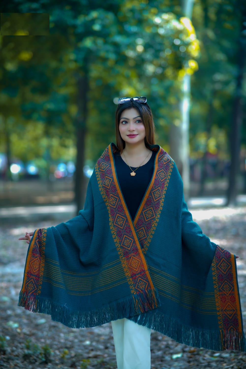 প্রিমিয়াম স্টাইলিশ উলের শাল/চাদর (টাঙ্গাইলের ঐতিহ্য) দৈর্ঘ্য: ৭৬ ইঞ্চি চওড়া: ৩২ ইঞ্চি