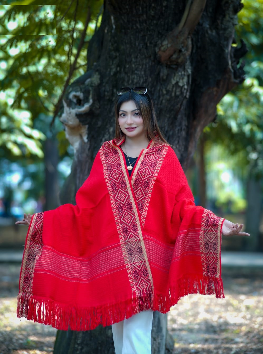 প্রিমিয়াম স্টাইলিশ উলের শাল/চাদর (টাঙ্গাইলের ঐতিহ্য) দৈর্ঘ্য: ৭৬ ইঞ্চি চওড়া: ৩২ ইঞ্চি