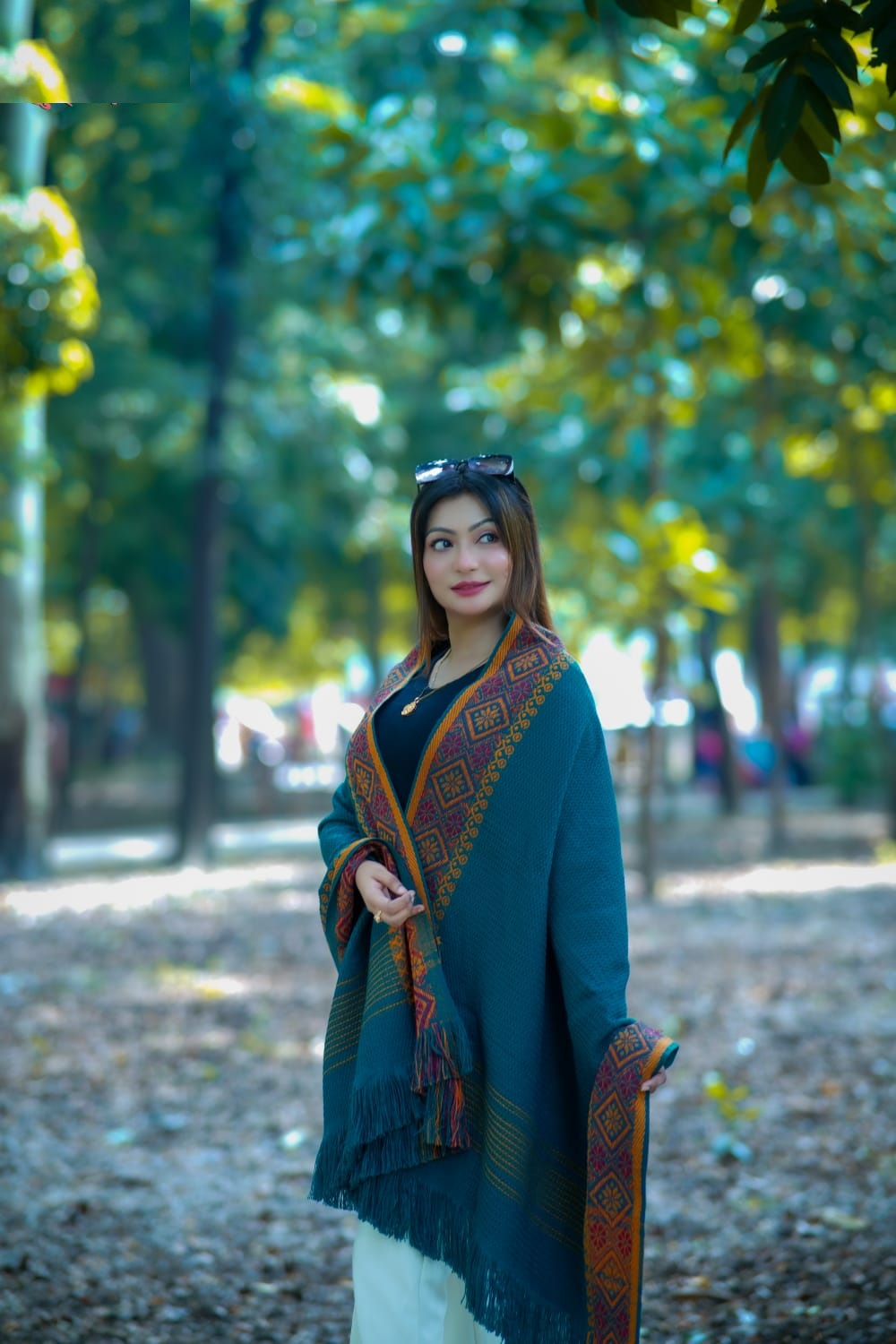 প্রিমিয়াম স্টাইলিশ উলের শাল/চাদর (টাঙ্গাইলের ঐতিহ্য) দৈর্ঘ্য: ৭৬ ইঞ্চি চওড়া: ৩২ ইঞ্চি