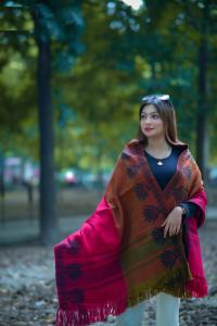 প্রিমিয়াম স্টাইলিশ উলের শাল/চাদর (টাঙ্গাইলের ঐতিহ্য) দৈর্ঘ্য: ৭৬ ইঞ্চি চওড়া: ৩২ ইঞ্চি