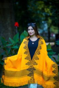 প্রিমিয়াম স্টাইলিশ উলের শাল/চাদর (টাঙ্গাইলের ঐতিহ্য) দৈর্ঘ্য: ৭৬ ইঞ্চি চওড়া: ৩২ ইঞ্চি