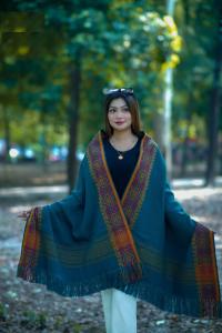 প্রিমিয়াম স্টাইলিশ উলের শাল/চাদর (টাঙ্গাইলের ঐতিহ্য) দৈর্ঘ্য: ৭৬ ইঞ্চি চওড়া: ৩২ ইঞ্চি