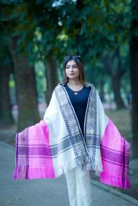 প্রিমিয়াম স্টাইলিশ উলের শাল/চাদর (টাঙ্গাইলের ঐতিহ্য) দৈর্ঘ্য: ৭৬ ইঞ্চি চওড়া: ৩২ ইঞ্চি