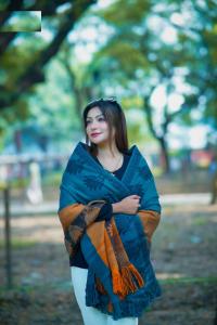 প্রিমিয়াম স্টাইলিশ উলের শাল/চাদর (টাঙ্গাইলের ঐতিহ্য) দৈর্ঘ্য: ৭৬ ইঞ্চি চওড়া: ৩২ ইঞ্চি