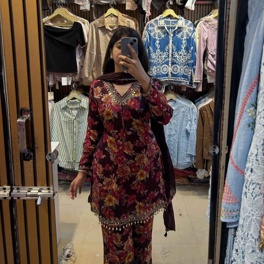 প্রিমিয়াম ডিজিটাল প্রিন্ট দুবাই চেরি থ্রি পিস | কারচুপি হাতের কাজ ও সিপন জর্জেট ওড়না সহ | স্টাইলিশ এবং আরামদায়ক