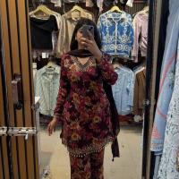 প্রিমিয়াম ডিজিটাল প্রিন্ট দুবাই চেরি থ্রি পিস | কারচুপি হাতের কাজ ও সিপন জর্জেট ওড়না সহ | স্টাইলিশ এবং আরামদায়ক