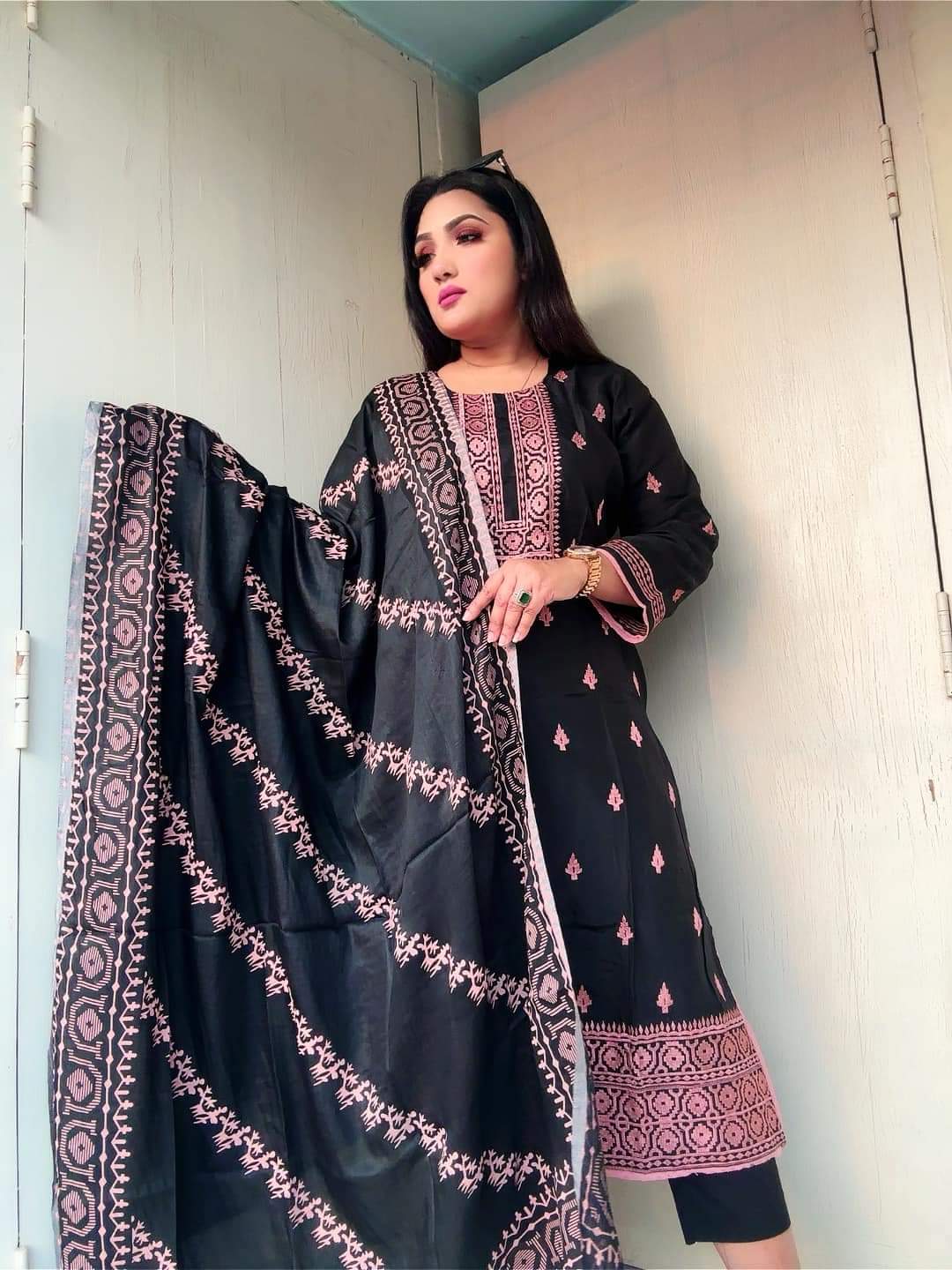 কটন স্ক্রিন ও ব্লক প্রিন্ট আনস্টিচড থ্রি-পিস কালেকশন