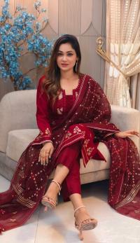 কটন স্ক্রিন ও ব্লক প্রিন্ট আনস্টিচড থ্রি-পিস কালেকশন