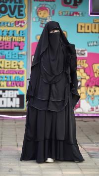 প্রিমিয়াম ফুল কভারেজ বোরকা সেট - দুবাই চেরি ফেব্রিক, ৩ লেয়ার হিজাব ও ২ লেয়ার নিকাবসহ