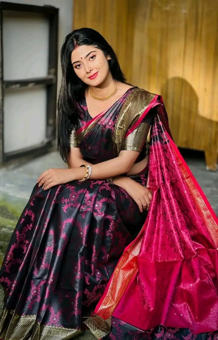 Benaroshi Katan Saree with blause pcs